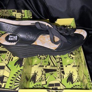 FLY LONDON BLACK MOUSSE SIZE 42 NEW IN BOX